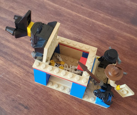 LEGO Adventurers: Oasis Ambush (5938) Used, w/ Instructions. Great Condition.