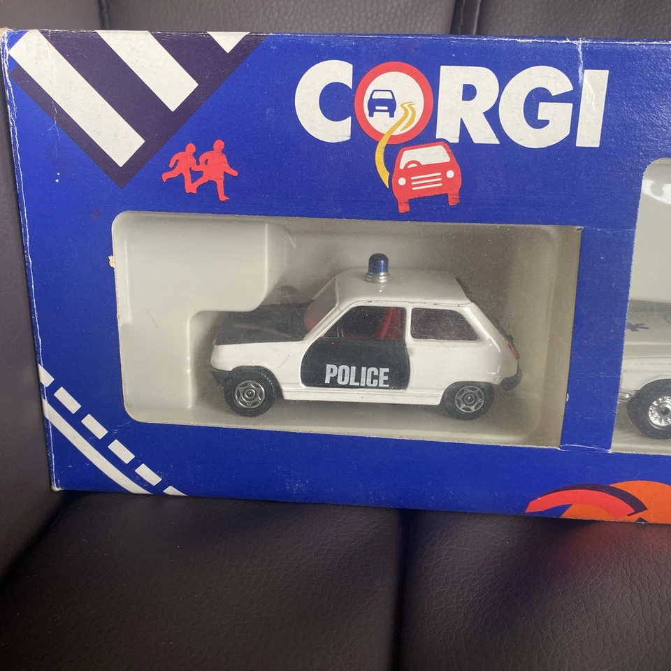 Vintage Corgi C63 Intervention Set 1986 Renault 5 Made In GB VGC AW803 - Image 2 of 4
