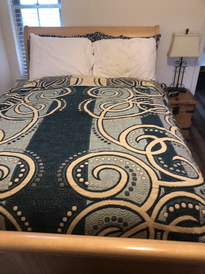 VNT Blue Beige F/Queen Size Bedspread Coverlet Geometric Jaquard 102x88" EUC - Image 4 of 4