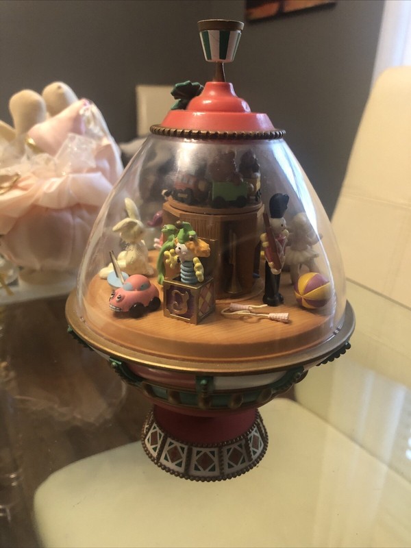 Vintage HOUSE OF LLOYD~ Spin Top MUSIC BOX~ANIMATED~ It’s A Small World Song