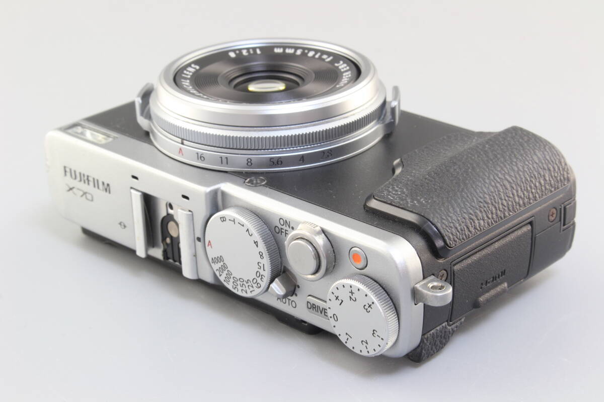 Fujifilm X70 Compact Digital Camera Silver Wi-Fi Touchscreen Fujifilm X70 Compact Digital Camera Silver Wi-Fi Touchscreen