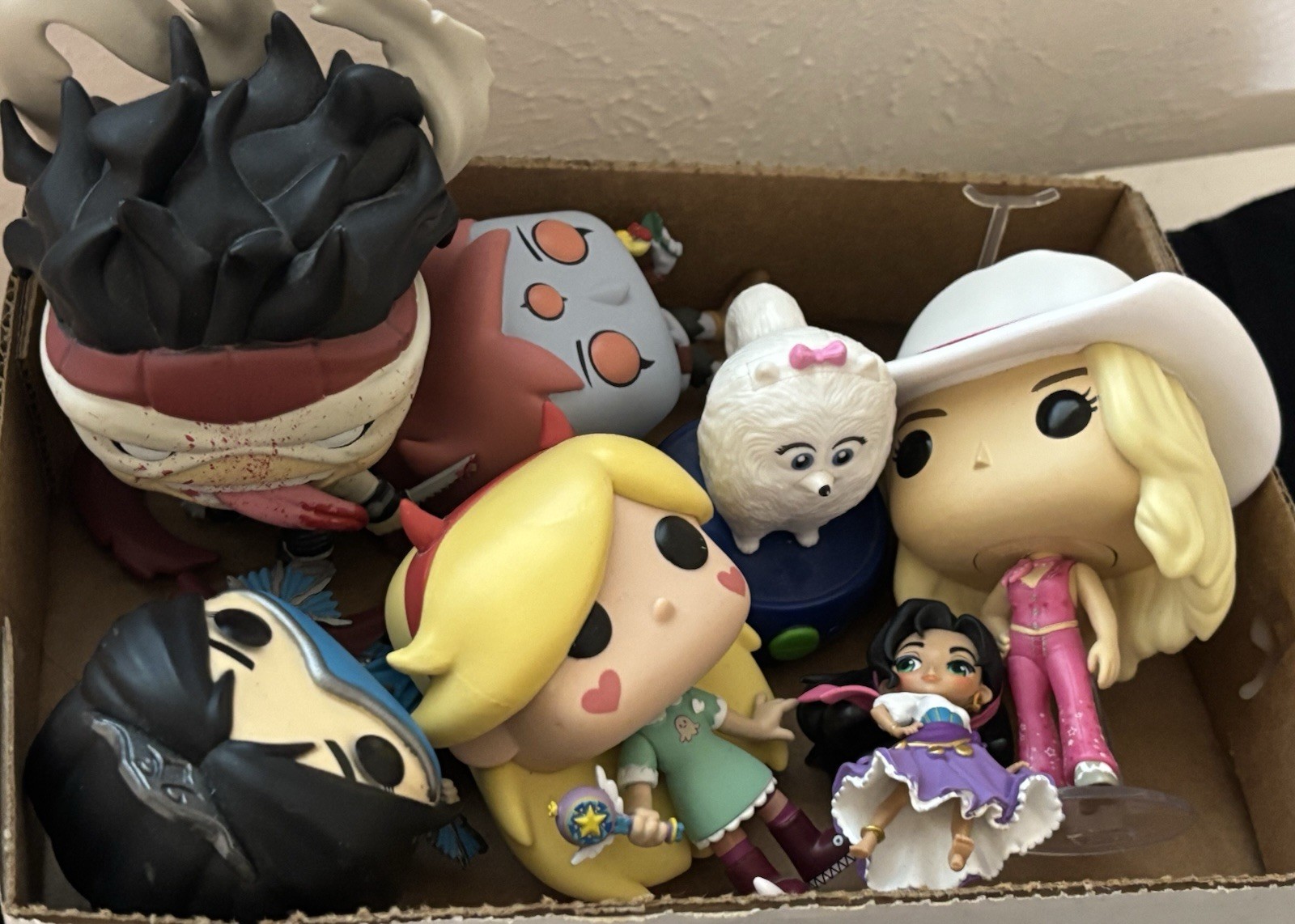 Lote aleatorio de figuras Funko estrella mariposa Tom Lucitor Kitana Barbie héroe asesino