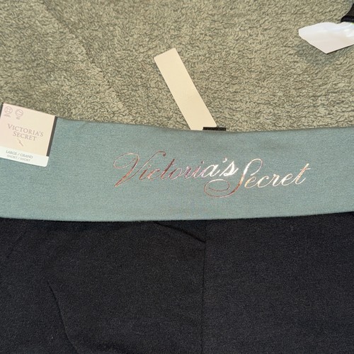 Victoria's Secret Incredible Bootcut Foldover Yoga Pant Large Short Logo NWT - Picture 3 of 6