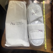 Las Vegas Aria Hotel Sky Suites Slippers Lg Unisex White Slippers w/ Travel Bag