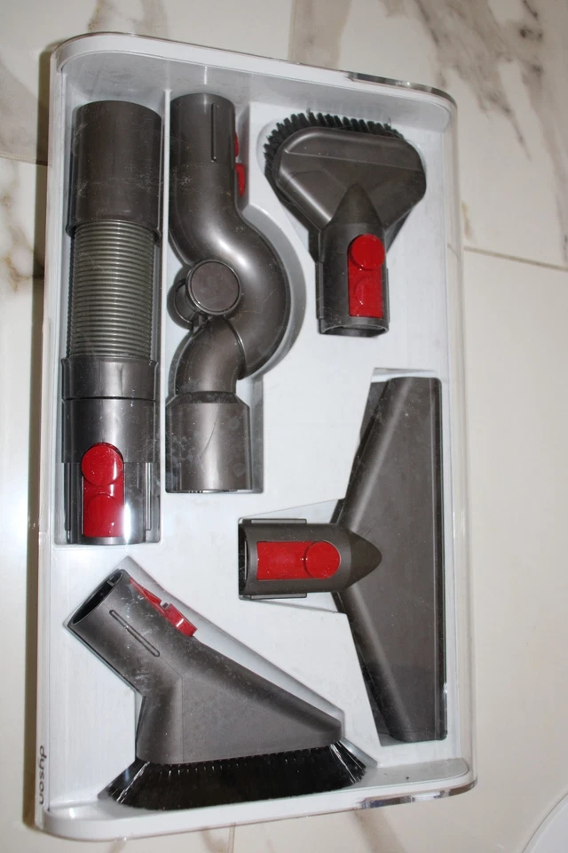 Dyson Cyclone V10 Cordless Vacuum SV27 with DOK and LOT OF ATTACHMENTS - Image 2 of 4