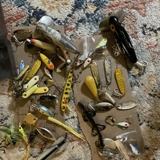 Jitterbug Fishing Lures Spinner Jig Fly 12pcs Bass Trout with Tackle Box