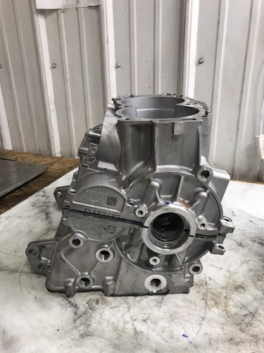 24 Polaris RZR RGR 1000 Ranger DOHC Engine crank case cases block - Picture 7 of 22