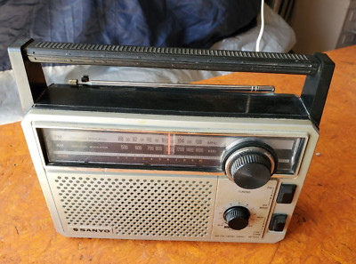 Sanyo RP 5445 AM/FM 2 Band Receiver AC/DC Radio W/Cord - Tested Working Great