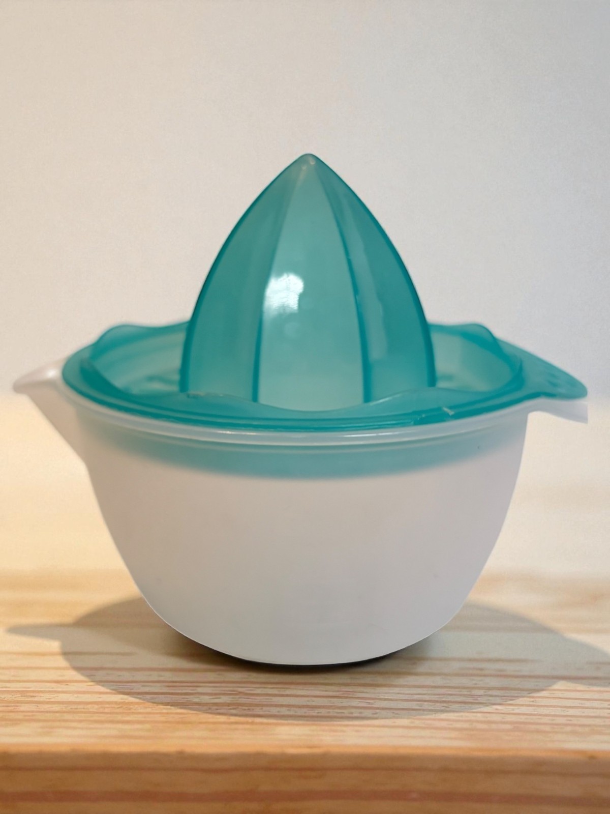 Manual Citrus Juicer With Strainer & Measuring Bowl 300ml Ca