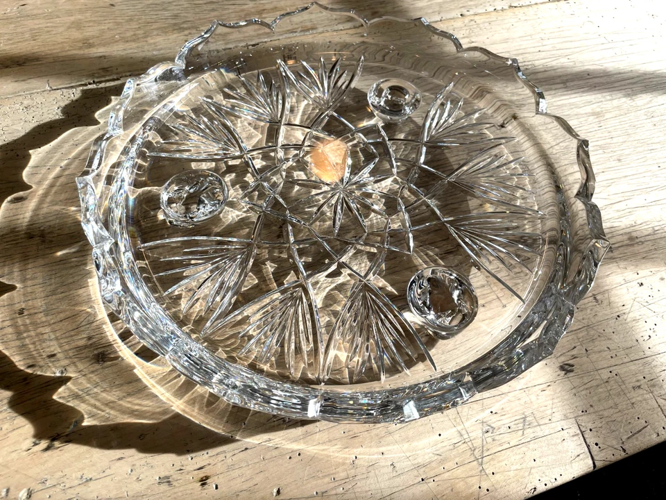 Servidor de prato de bolo de cristal vintage Design Guild feito na Inglaterra PEÇA PESADA 12" - Imagem 2 de 4