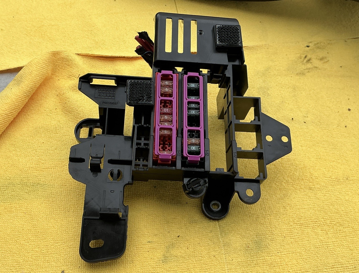 20-24 Bentley Flying Spur UNDER DASH FUSE RELAY JUNCTION BLOCK BOX