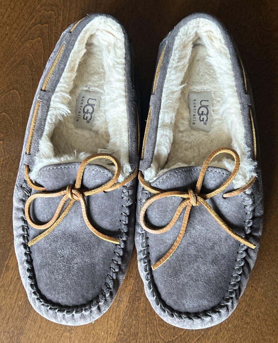 UGG DAKOTA PEWTER GRAY SUEDE SHEEPWOOL MOCCASIN SLIPPERS, WOMEN US