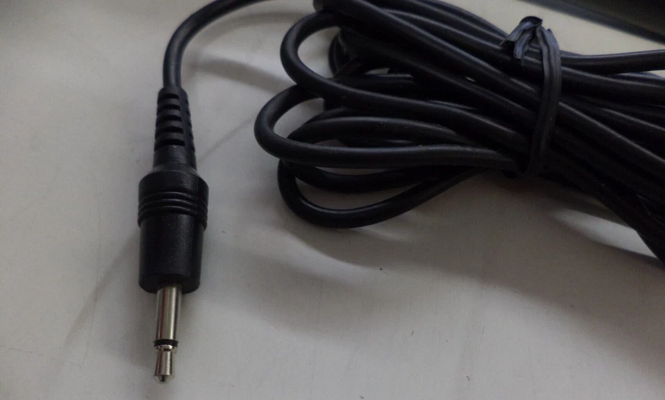 JVC MV-19 Vocal Dynamic Microphone Uni-Directional Pop Noise Filter Mic - Image 2 of 4