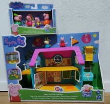 Peppa Clubhaus Spielset + Peppa's Family Wintertime neu