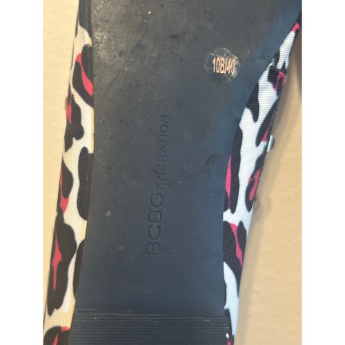 BCBGeneration Ballerinas Hot Pink Leopardenmuster Nieten T-Riemen Größe 10  - Bild 4 von 10