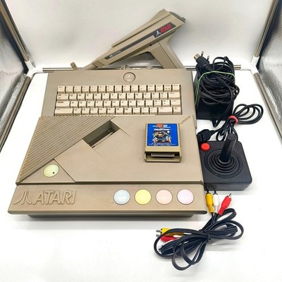 ATARI XE + KEYBOARD + GUN + JOYSTICK + MIDNIGHT MAGIC GAME + CABLES - TESTED