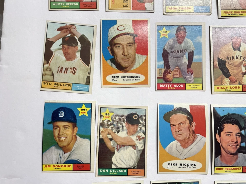 Lote de 36 tarjetas de béisbol Topps 1961 - Salón de la fama, estrellas, más Foto 4 de 4