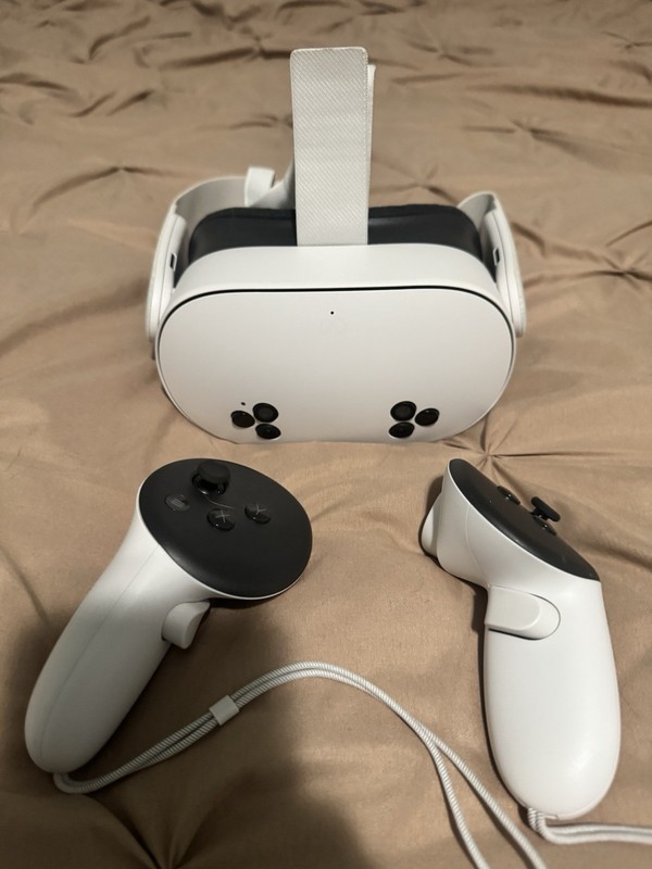 Meta Quest 3s Standalone VR Headset, White, with 2 Controllers