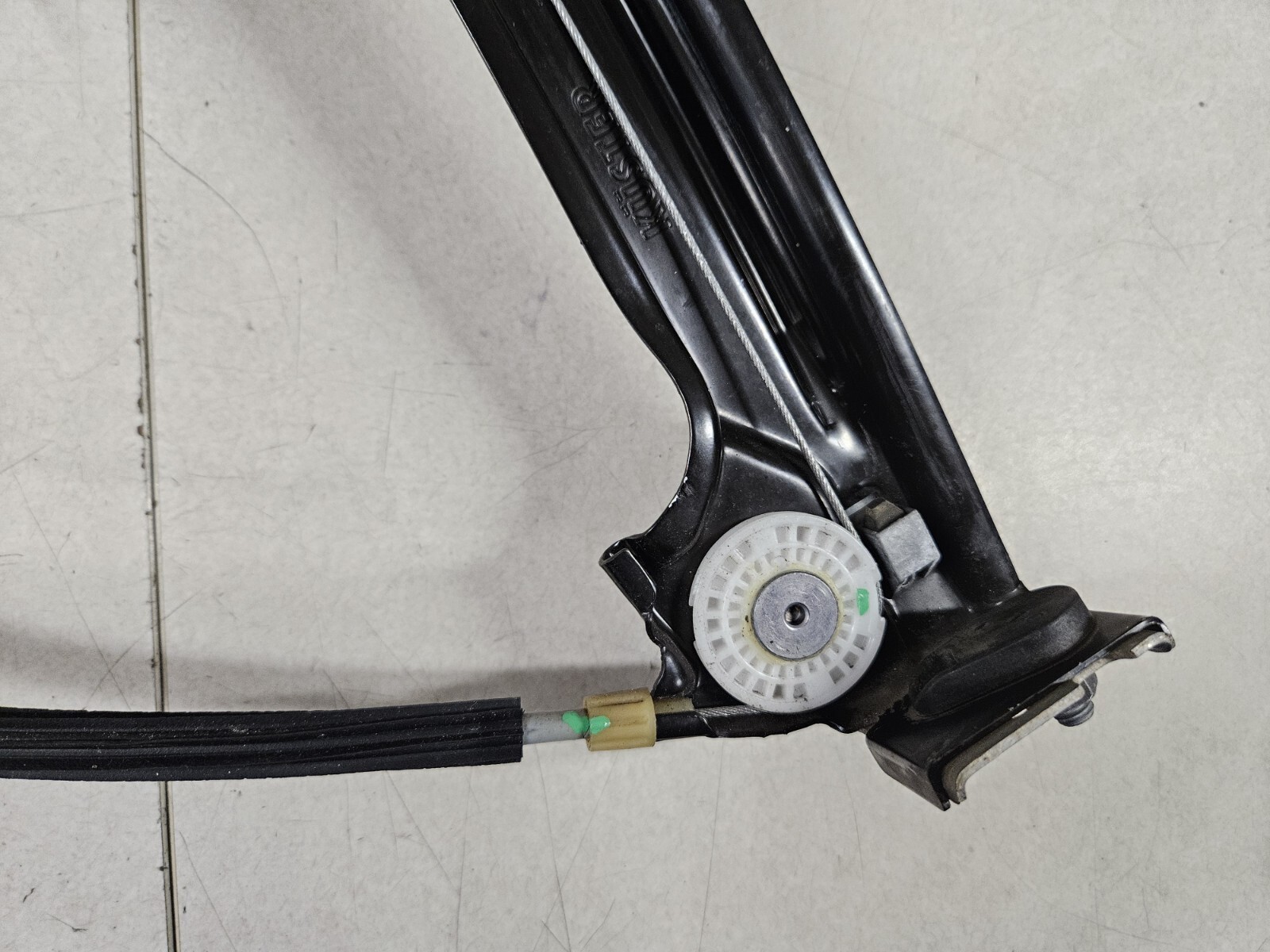 2014-17 Maserati Gihbli Passenger Front Window Regulator Motor Track OEM Tested