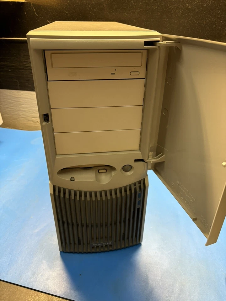 Vintage Compaq ProLiant ML330 Server w/ Pentium III @866MHz , 384MB RAM - Image 4 of 4