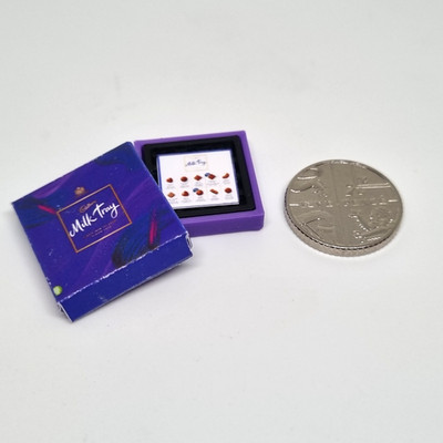 Puppenstube Miniatur Maßstab 1:12 Handarbeit Milchtablett Schokoladenschachtel 3D gedruckt