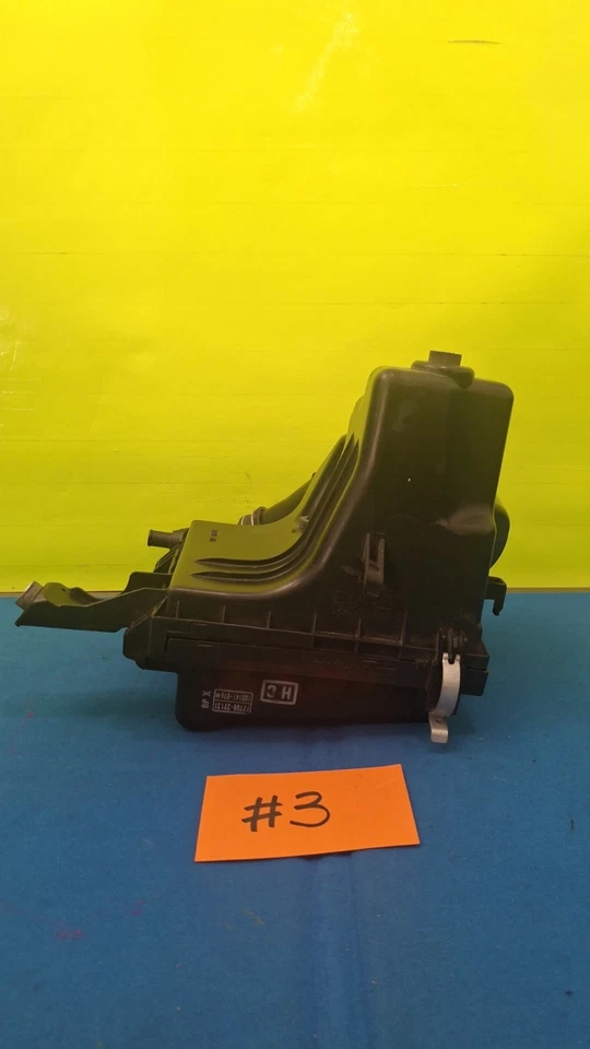 Коробка воздухоочистителя гибридная для Toyota Prius 2010–2015 годов выпуска от оригинального производителя - Изображение 2 из 4