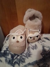 New Plush Big Eye Dog Slippers Size 3 With Wrapped Around Heel In The Back