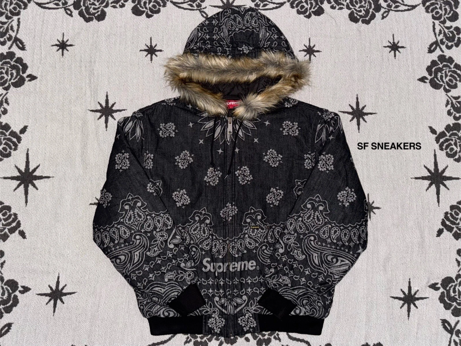 VESTE DE TRAVAIL À CAPUCHE EN DENIM JACQUARD BANDANA SUPRÊME NOIRE (TAILLE S) SS25