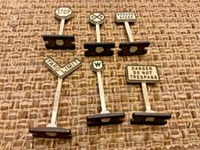 Postwar Lionel Trains O-Gauge No. 309 partial set, 6 Yard Signs