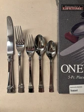 Oneida - SONNET - 5 piece place setting NEW