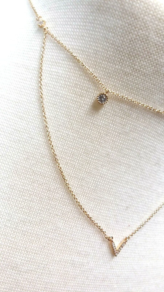 Collar de piedra redonda de dos capas y "V" de circonita cúbica y circonita CZ de Kenneth Jay Lane Foto 2 de 4