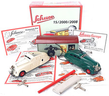 Schuco COMMAND CAR 2000  MAGICO 2008 Wind-Up Tin Toy Car  GARAGE Set MIB 98 