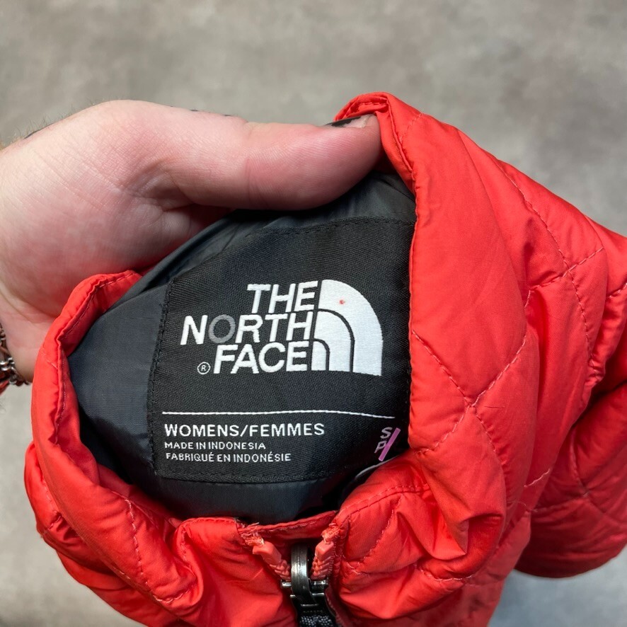 The North Face Puffer Jacket Womens Full Zip Lightweight Liner Coat, Red Small image 9