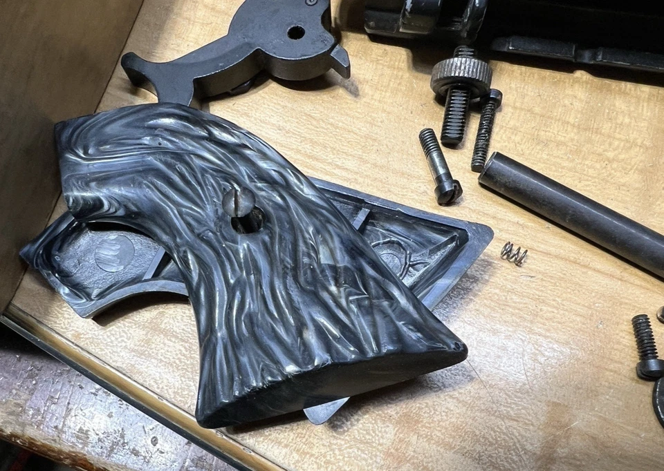 Crosman Pellgun Single Action 6 .22 Cal Gas Powered Revolver BOX, & parts - Image 3 of 4