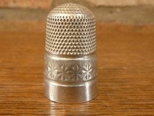 A nice Antique Sydney & Co Thimble Hallmarked silver Chester 1911