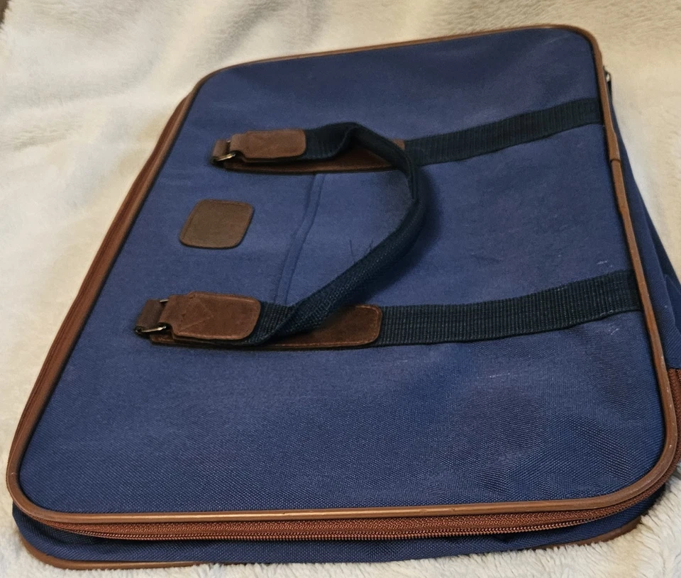 Vintage Canvas Like Travel hand Luggage Folding collapsible bag. - Image 4 of 4