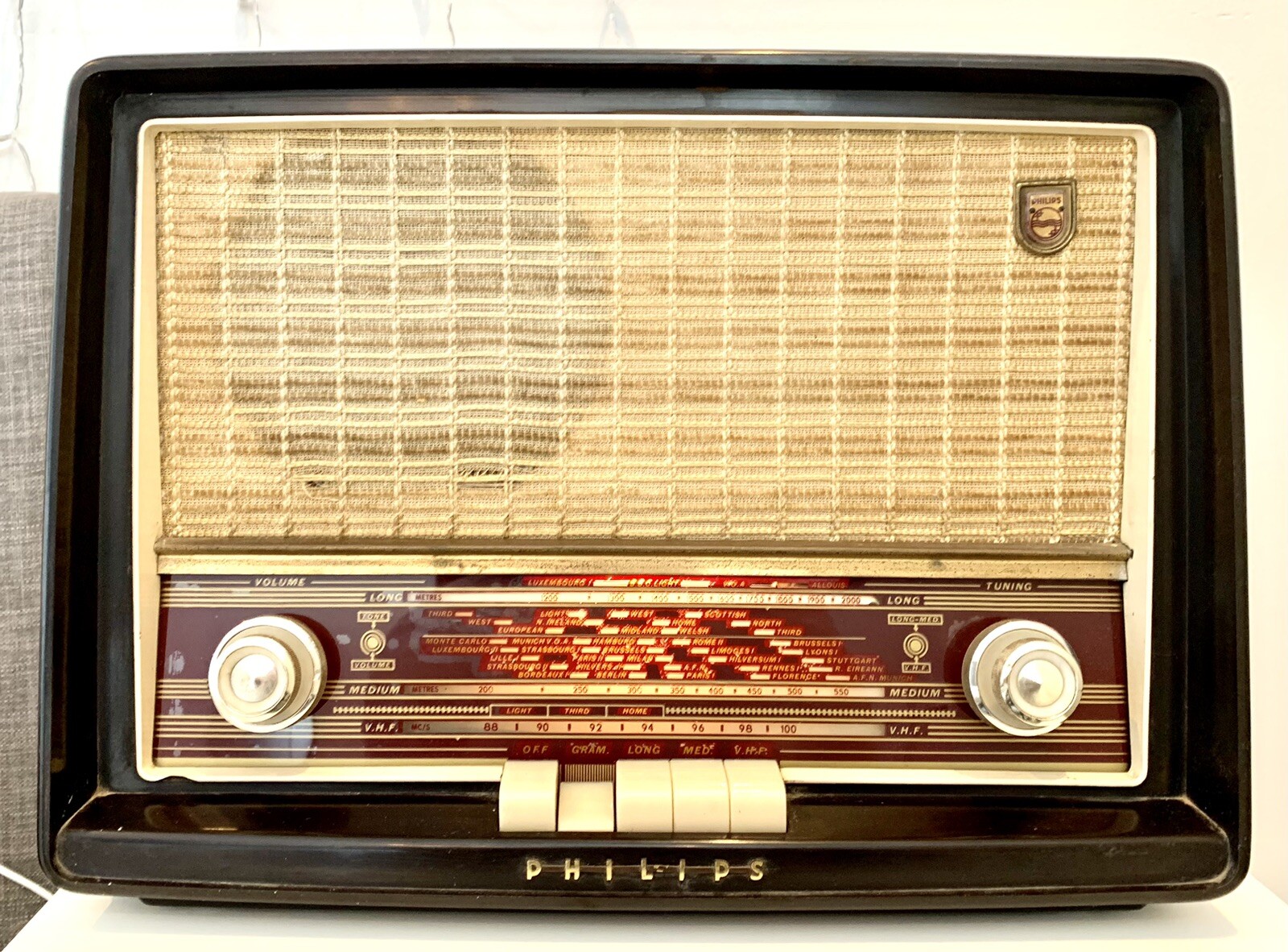 PHILIPS VALVE tube Radio CLEANED RESTORED WITH JACK INPUT / New