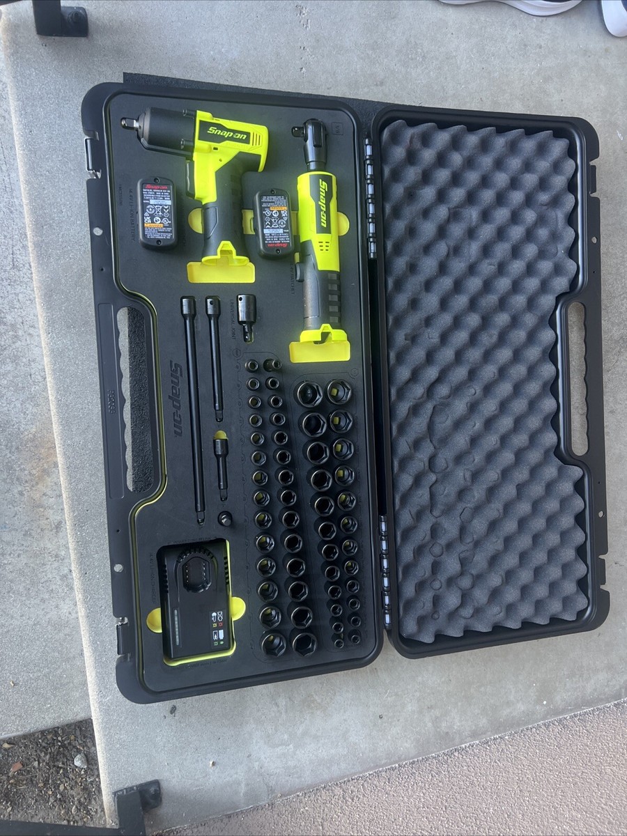 ホームズ Citizen Zenshin Super Titanium Chronograph with Salmon Dial