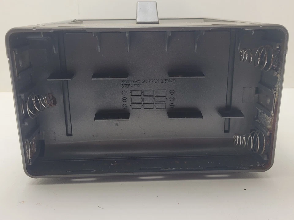 TV portátil vintage Bentley 100C Deluxe de 5" pulgadas blanco y negro sin probar Foto 4 de 4