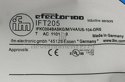 ONE NEW IFM proximity switch IFT205 *hu