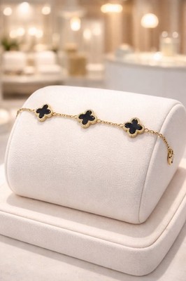 Clover Necklace with Black Crystals (Fashion Jewelry)