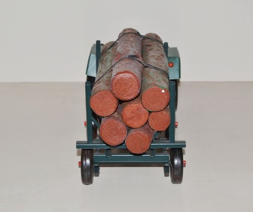 Tractor De Placa Modelo Clásico Kramer Con Remolque De Madera L 59 Cm - Imagen 4 de 4