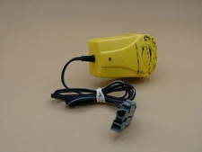 PEG-PEREGO 24 VOLT 650mA BATTERY CHARGER Yellow OEM