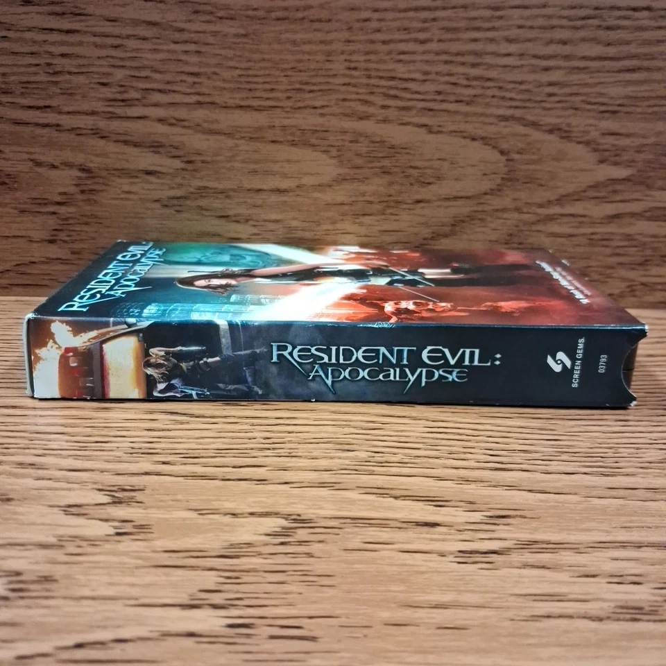 Resident Evil: Apocalypse (VHS, 2004) Rare Late Release Action Horror Video Tape - Image 3 of 4
