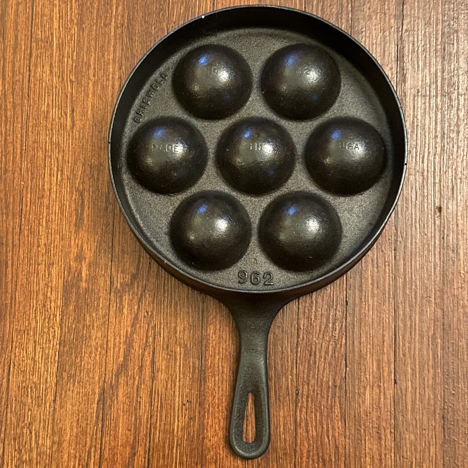 Vintage GRISWOLD Danish Cake Pan/Egg PoacherCast Iron962USA c.1970