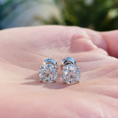 6,5 mm Rundschliff Moissanit Solitär Schraubverschluss Ohrring 14 Karat Weißgold plattiert