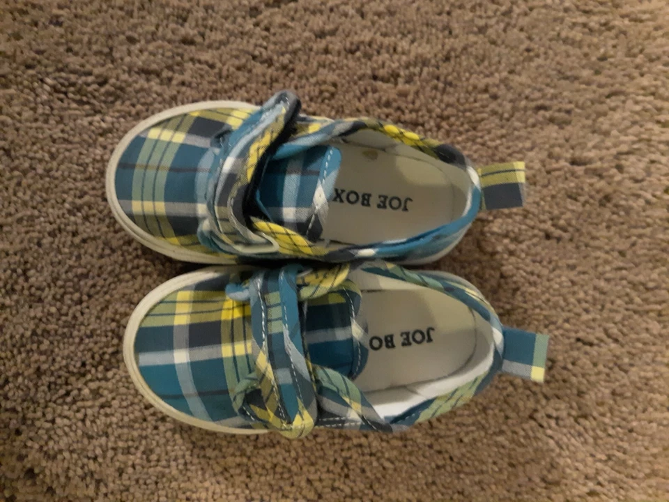 Zapatos Joe Boxer para niños pequeños talla 6, color azul marino, amarillo y azul  Foto 2 de 3