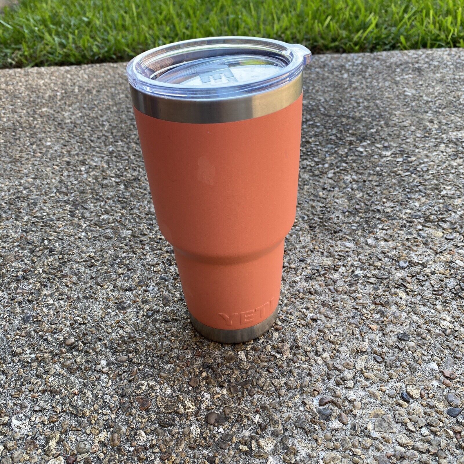 YETI Original 2017 Authentic Coral 30 oz Rambler Tumbler Cup Limited  Edition!