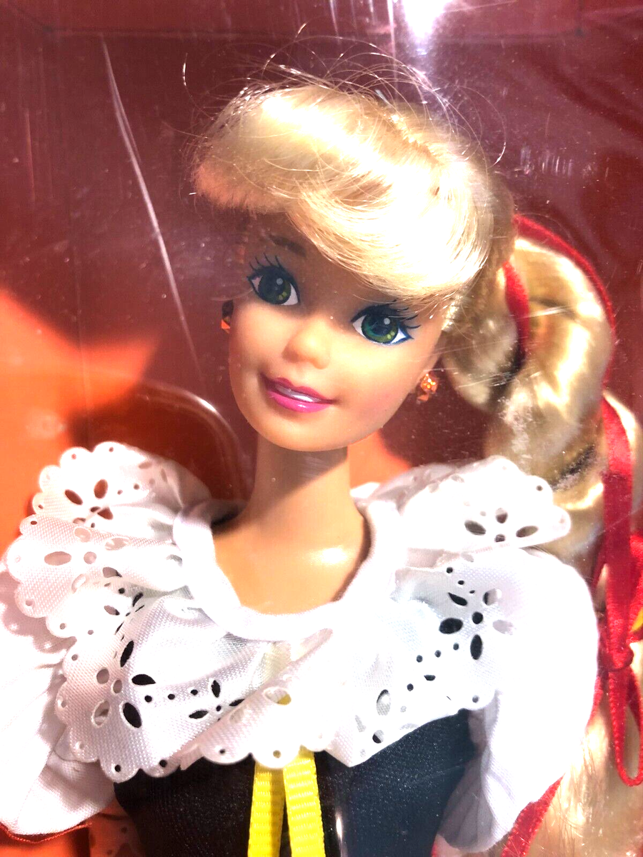 1990 Vintage CZECHOSLOVAKIAN Barbie Dolls of the World #7330 open
