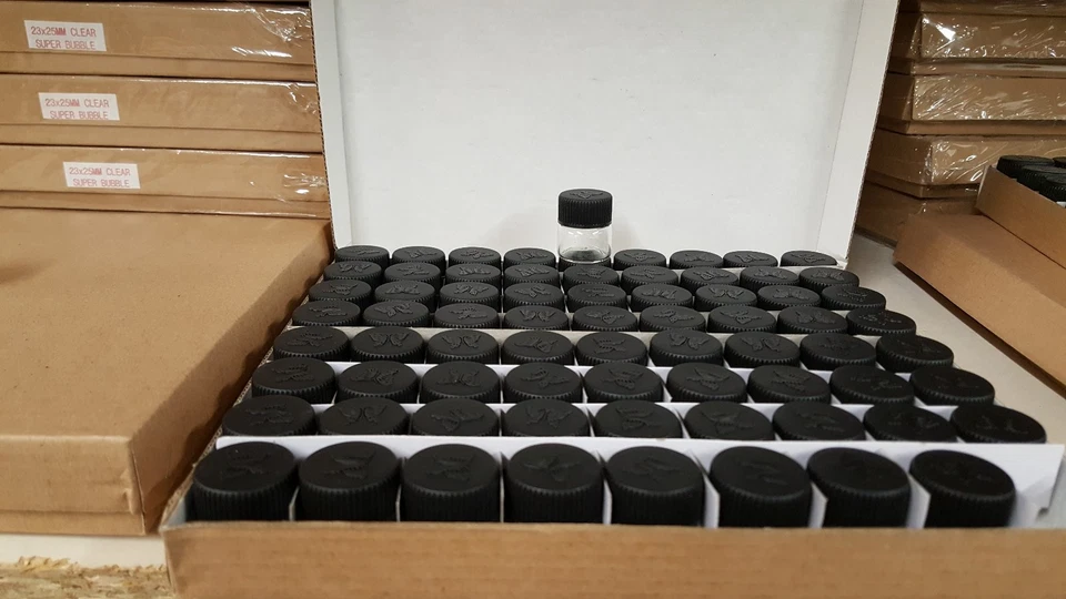 24X Pequeños Pequeños VIAJES Almacenamiento Botellas Transparentes Vidrio Mini Tarro 1" Frascos 23x25 NEGRO Foto 2 de 4